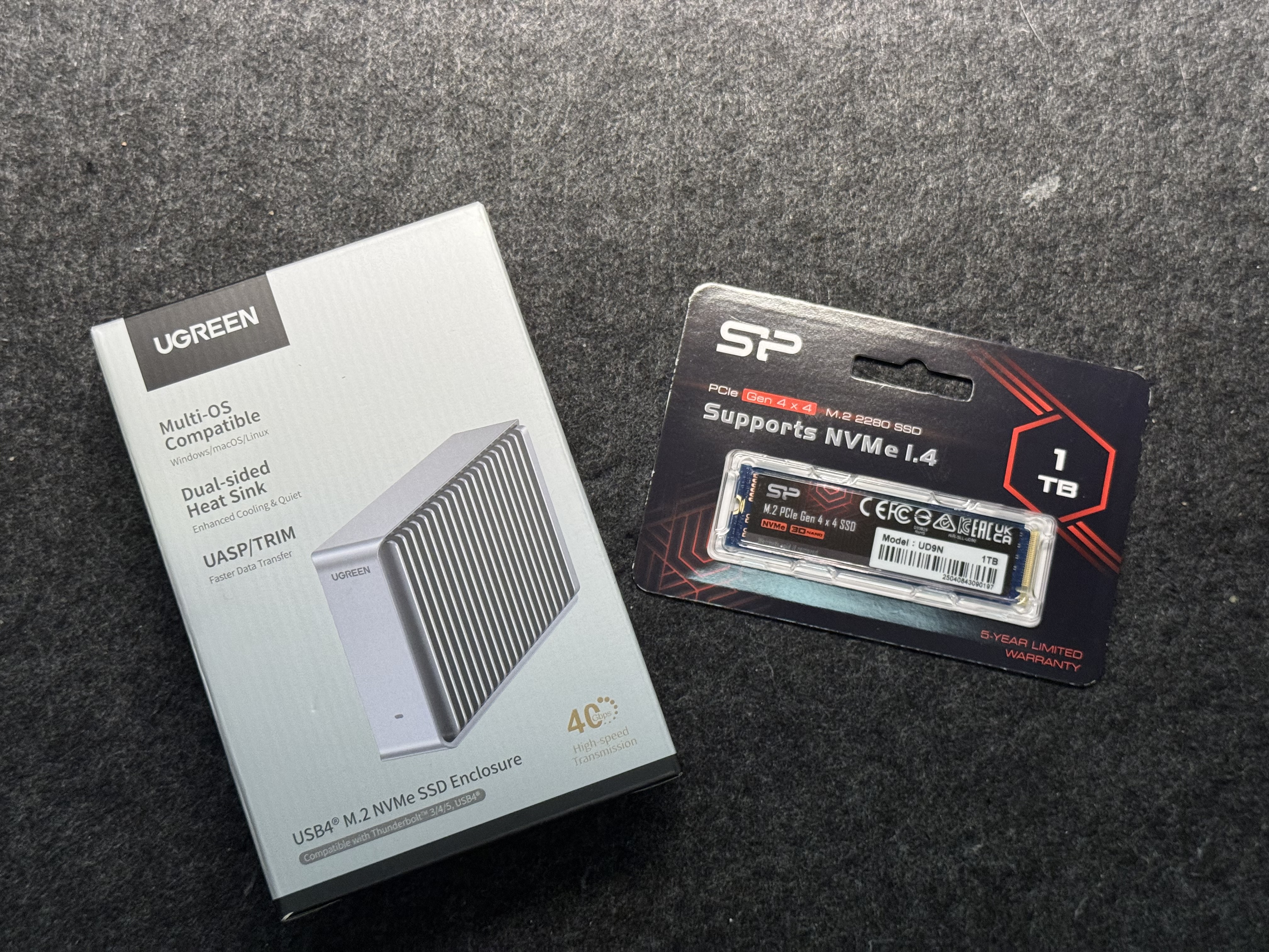 M.2 SSDケースの内容物